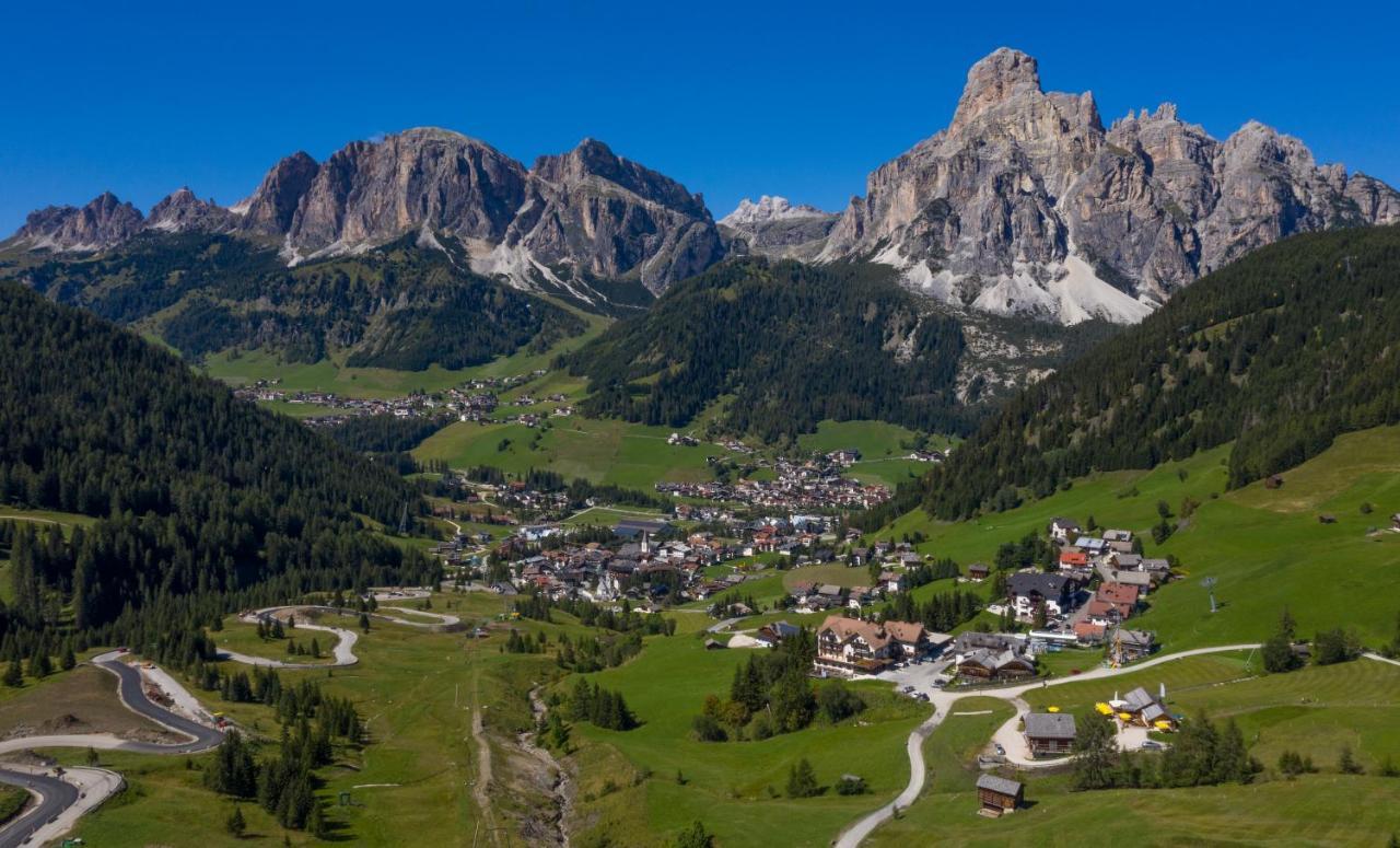 Nei Y Suredl Nevesole Aparthotel Corvara In Badia Exterior photo